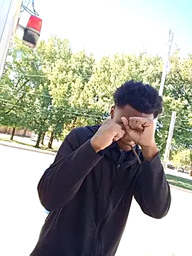 Snapshot of Dropdingo chatting on 10-22-25, 05:56 Dropdingo online show from 10-22-25, 05:56