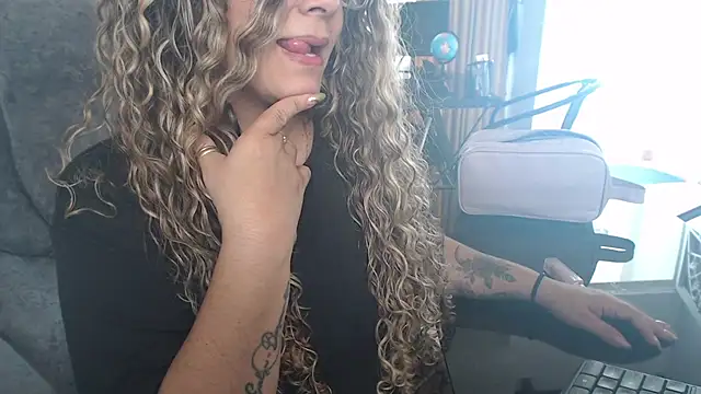 Rose Smiith online show from 09-26-25, 05:06