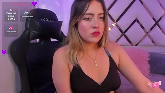 Jenny Wolridge  online show from 10-27-25, 06:34