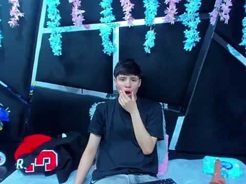 Snapshot of Bruno_Cruzz chatting on 12-14-25, 02:28 Bruno Cruzz online show from 12-14-25, 02:28