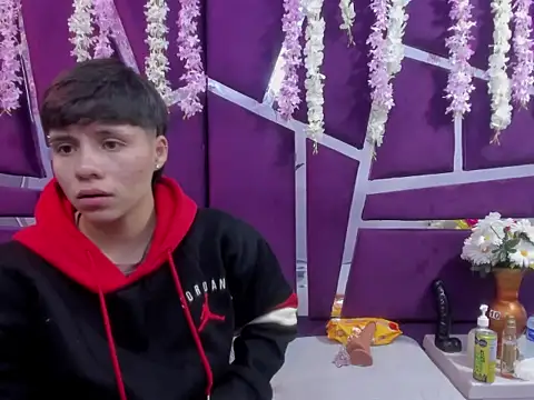 Snapshot of Bruno_Cruzz chatting on 12-18-25, 02:06 Bruno Cruzz online show from 12-18-25, 02:06