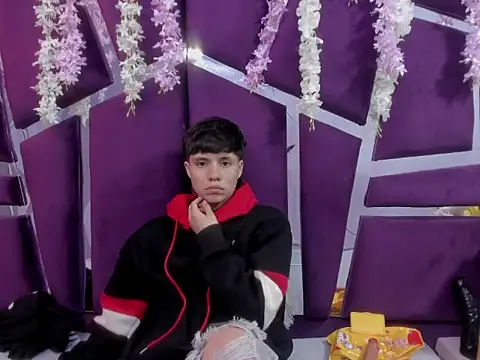 Snapshot of Bruno_Cruzz chatting on 12-19-25, 02:51 Bruno Cruzz online show from 12-19-25, 02:51