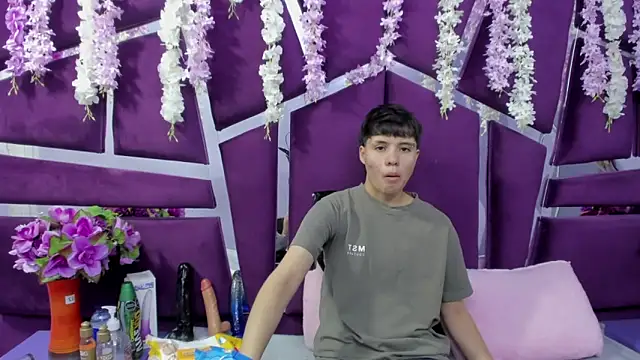 Snapshot of Bruno_Cruzz chatting on 02-19-26, 02:40 Bruno Cruzz online show from 02-19-26, 02:40