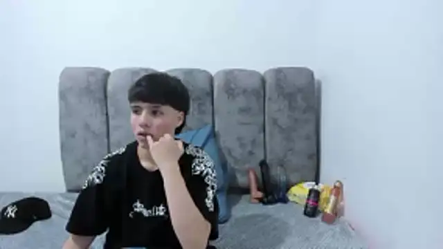 Snapshot of Bruno_Cruzz chatting on 03-25-26, 03:23 Bruno Cruzz online show from 03-25-26, 03:23