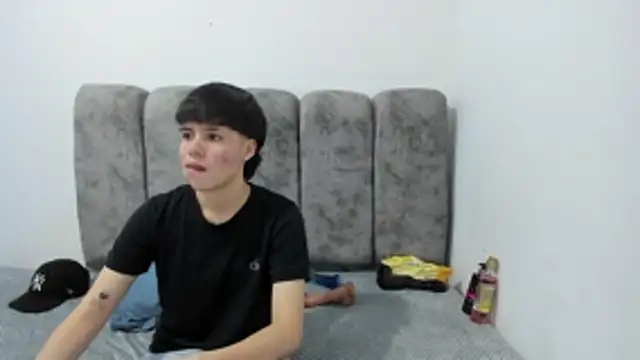 Snapshot of Bruno_Cruzz chatting on 03-28-26, 02:44 Bruno Cruzz online show from 03-28-26, 02:44