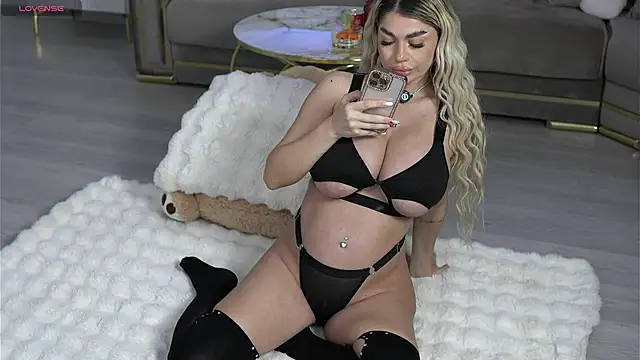 Ellyxxxelly online show from 10-13-25, 04:51