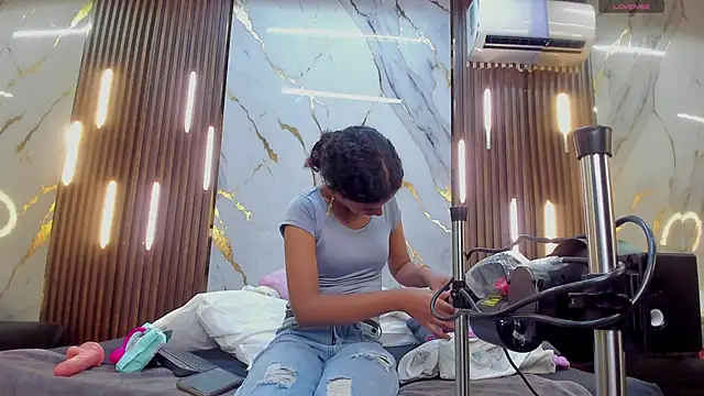 VictoriaDuart online show from 12-14-25, 08:35