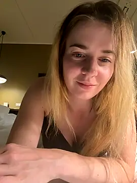 ellieen online show from 10-22-25, 08:08