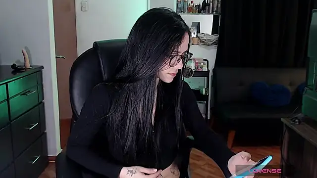 Ashley olivares online show from 11-25-25, 02:33