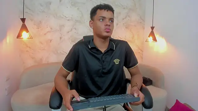 Valentino Thompson online show from 11-12-25, 08:19