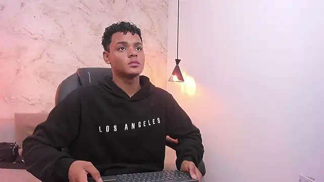 Valentino Thompson online show from 11-15-25, 07:54