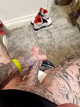 Snapshot of MRTATTWO chatting on 09-21-25, 06:42 MRTATTWO online show from 09-21-25, 06:42