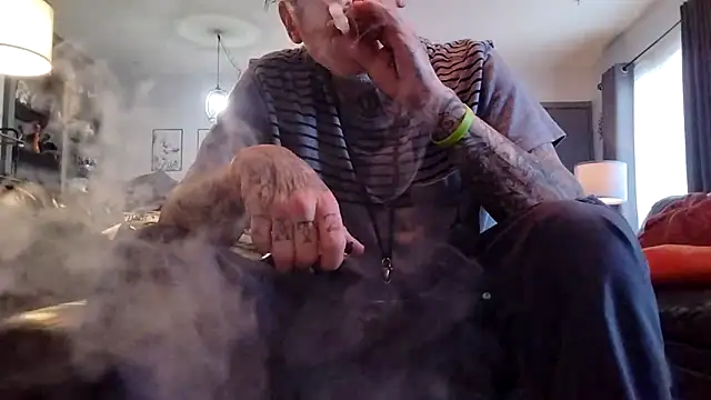 Snapshot of MRTATTWO chatting on 09-23-25, 10:35 MRTATTWO online show from 09-23-25, 10:35