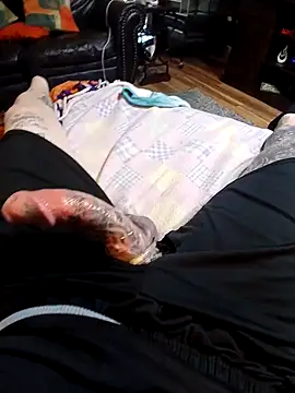 Snapshot of MRTATTWO chatting on 10-31-25, 10:55 MRTATTWO online show from 10-31-25, 10:55