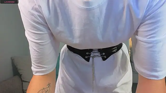 JuliannaWenger online show from 10-25-25, 04:24