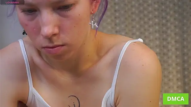 JuliannaWenger online show from 10-27-25, 04:11