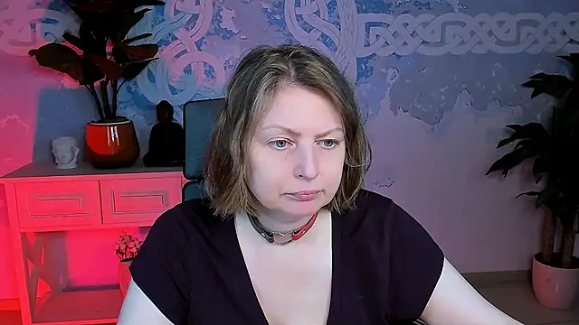 TiffanyBrauny online show from 09-25-25, 11:03
