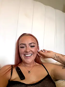 RedHeadRoxyUK online show from 10-24-25, 10:00