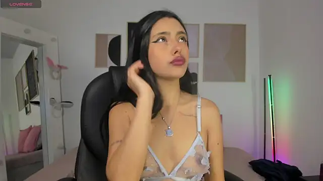 Snapshot of nahomi_kiss20 chatting on 09-12-25, 12:27 nahomi kiss20 online show from 09-12-25, 12:27