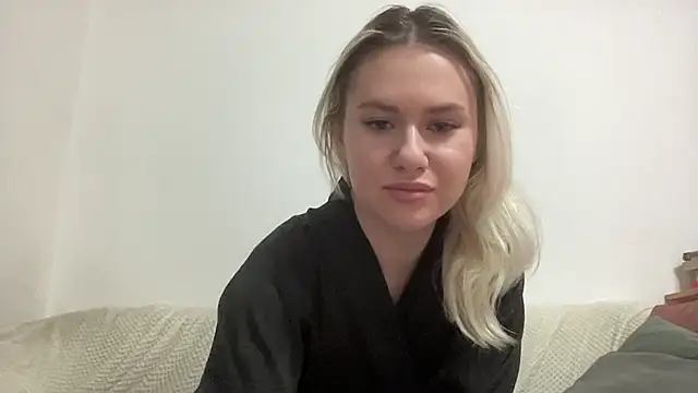 Snapshot of ElaraLuxxxe chatting on 11-14-25, 02:49 ElaraLuxxxe online show from 11-14-25, 02:49