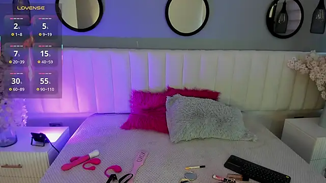 Mila Hank  online show from 11-08-25, 12:16