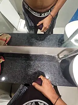 Snapshot of Gamecoc chatting on 12-19-25, 10:33 Gamecoc online show from 12-19-25, 10:33