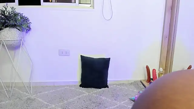 Snapshot of coral15_ chatting on 10-26-25, 02:17 coral15 online show from 10-26-25, 02:17