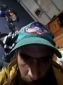 Snapshot of hairy_mannn chatting on 11-15-25, 01:07 hairy mannn online show from 11-15-25, 01:07