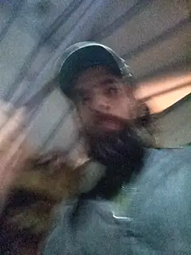 Snapshot of hairy_mannn chatting on 11-18-25, 01:04 hairy mannn online show from 11-18-25, 01:04