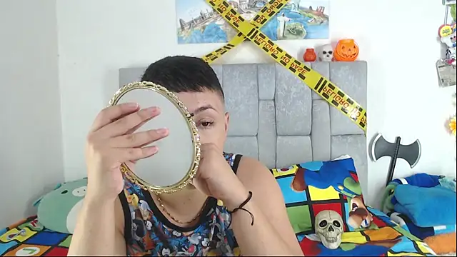 Snapshot of christopher_Hot chatting on 10-21-25, 12:44 christopher Hot online show from 10-21-25, 12:44