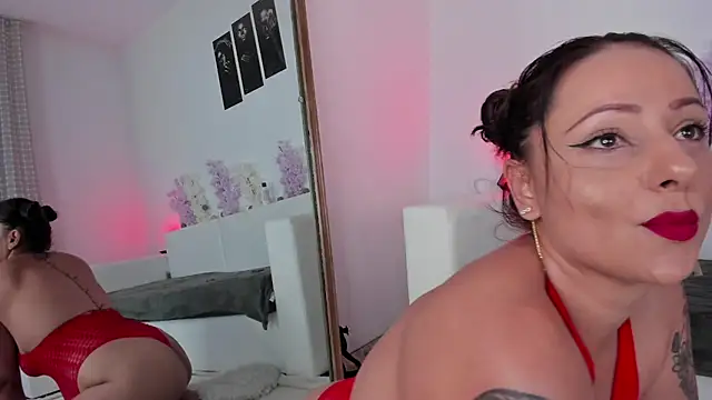 HoneyKissy online show from 10-31-25, 04:02