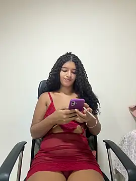 Snapshot of larajuli chatting on 02-24-26, 12:19 larajuli online show from 02-24-26, 12:19