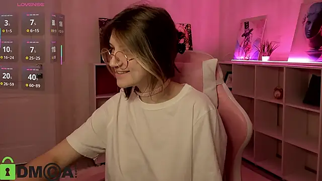 Snapshot of Agnes_Passero chatting on 10-12-25, 09:30 Agnes Passero online show from 10-12-25, 09:30