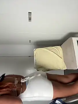 Snapshot of madsnextdoor chatting on 10-21-25, 12:39 madsnextdoor online show from 10-21-25, 12:39