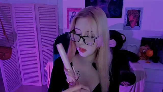 RubyBennett online show from 09-17-25, 07:32