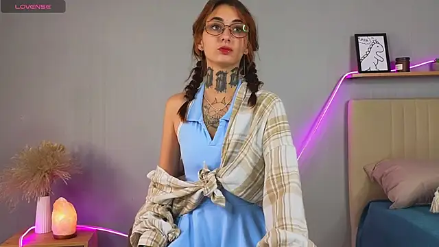 LisaDeVil online show from 09-14-25, 02:49