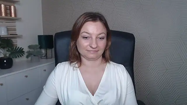 Snapshot of angelaSamt chatting on 11-15-25, 08:00 angelaSamt online show from 11-15-25, 08:00