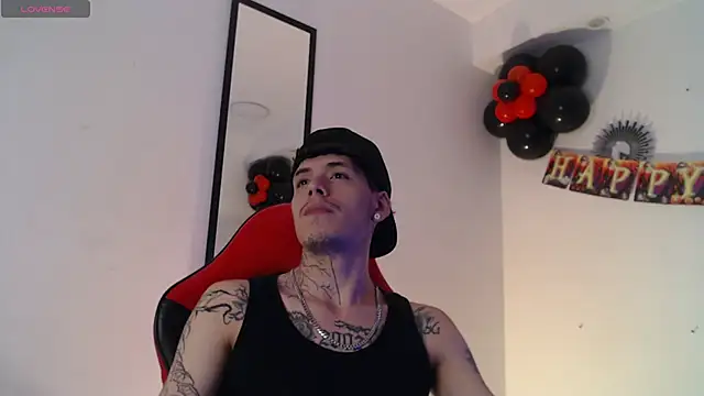 Snapshot of Anhonymus_ chatting on 10-07-25, 10:29 Anhonymus online show from 10-07-25, 10:29