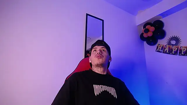 Snapshot of Anhonymus_ chatting on 10-11-25, 03:39 Anhonymus online show from 10-11-25, 03:39