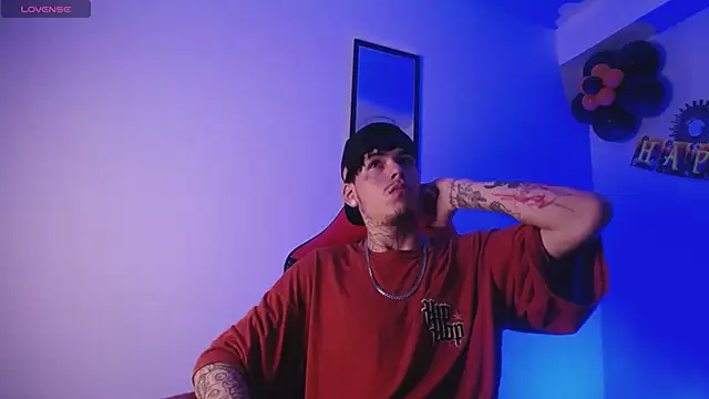 Snapshot of Anhonymus_ chatting on 10-13-25, 03:39 Anhonymus online show from 10-13-25, 03:39