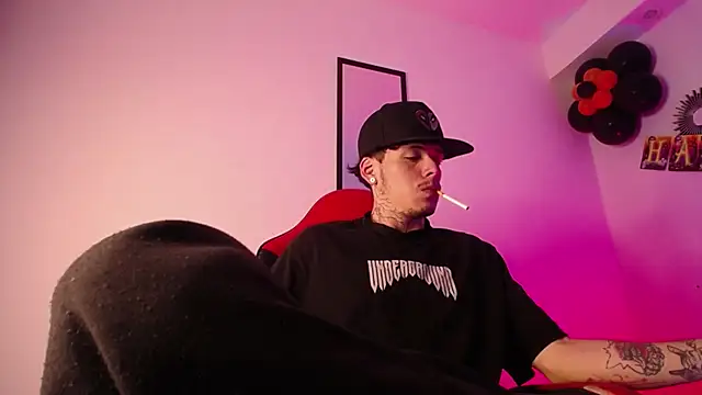 Snapshot of Anhonymus_ chatting on 10-16-25, 03:51 Anhonymus online show from 10-16-25, 03:51