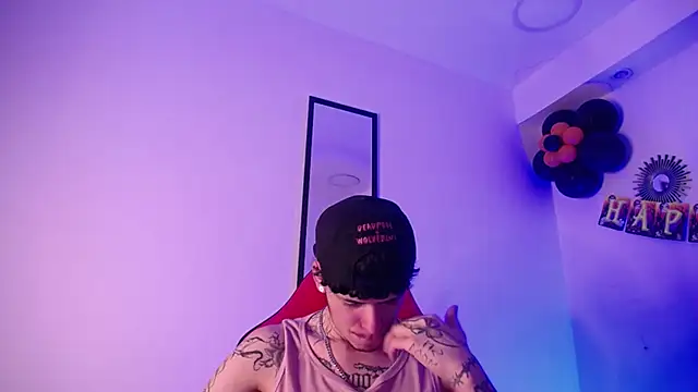 Snapshot of Anhonymus_ chatting on 10-17-25, 03:53 Anhonymus online show from 10-17-25, 03:53