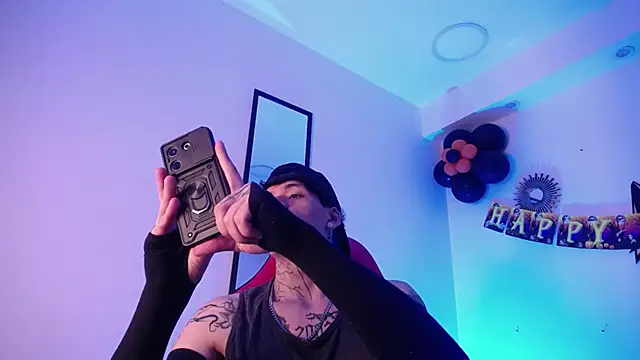 Snapshot of Anhonymus_ chatting on 10-19-25, 12:00 Anhonymus online show from 10-19-25, 12:00