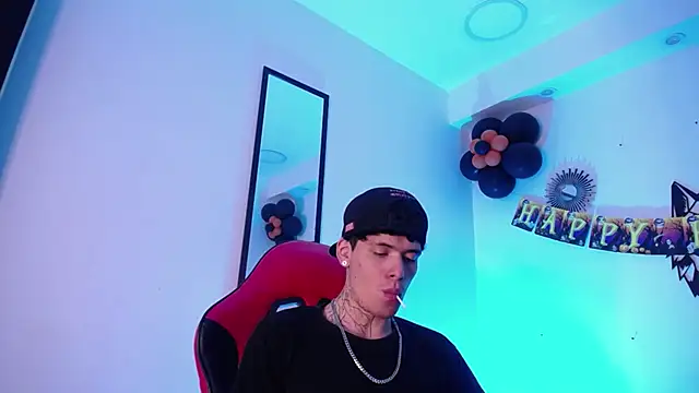 Snapshot of Anhonymus_ chatting on 10-22-25, 04:02 Anhonymus online show from 10-22-25, 04:02