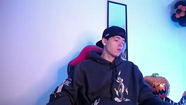 Snapshot of Anhonymus_ chatting on 10-28-25, 03:43 Anhonymus online show from 10-28-25, 03:43