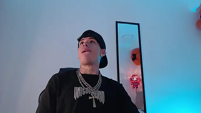 Snapshot of Anhonymus_ chatting on 10-31-25, 08:21 Anhonymus online show from 10-31-25, 08:21