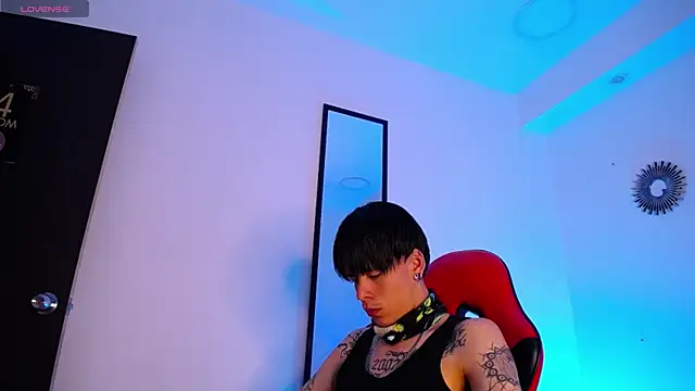 Snapshot of Anhonymus_ chatting on 11-13-25, 03:38 Anhonymus online show from 11-13-25, 03:38