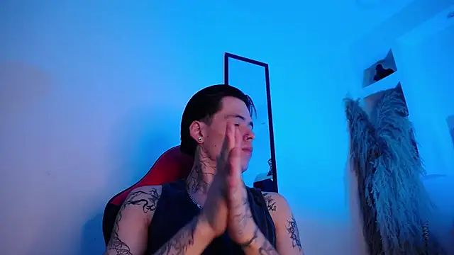 Snapshot of Anhonymus_ chatting on 11-19-25, 02:06 Anhonymus online show from 11-19-25, 02:06