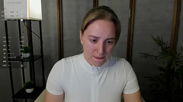 Snapshot of Alice_Cire chatting on 10-10-25, 09:30 Alice Cire online show from 10-10-25, 09:30