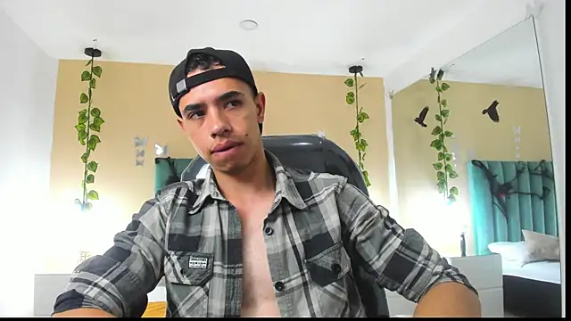 Muscle Scott online show from 10-24-25, 12:23